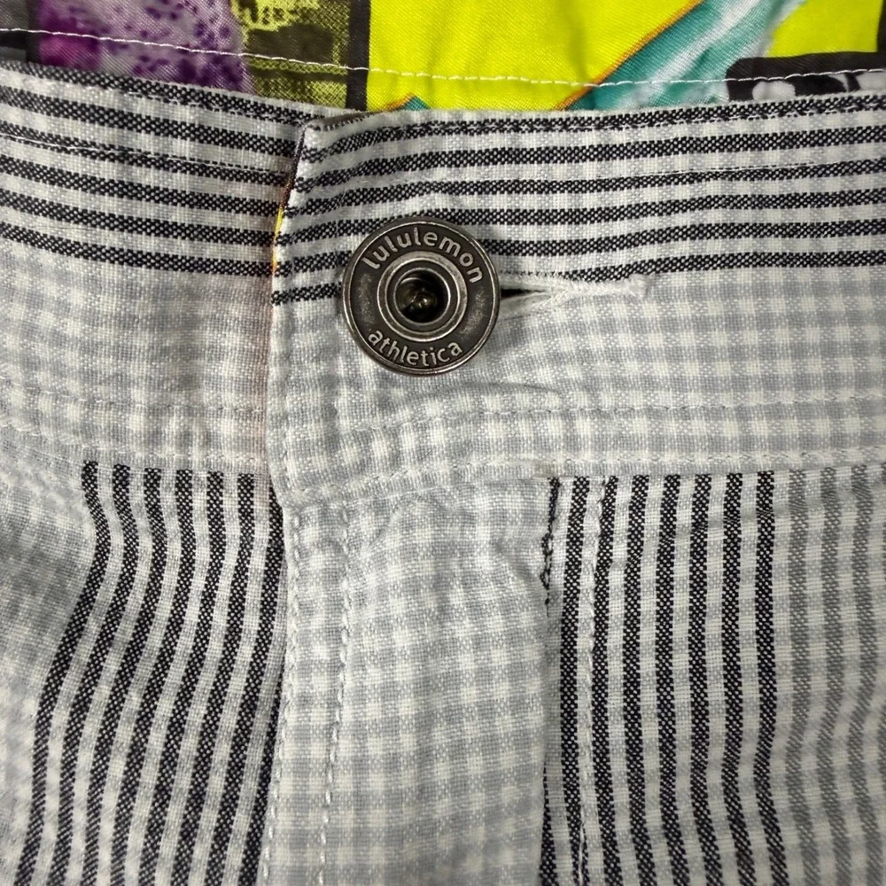 Lululemon Kahuna Plaid Shorts Mens 33 Grey White Striped Technical Casual 8.5in